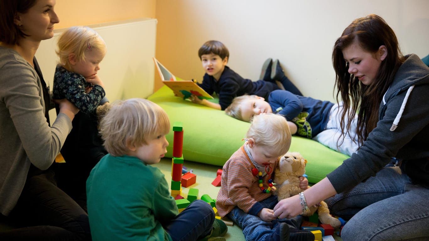 KitaPlus: In dieser Kindertagesstätte in Berlin gibt es das Kita-Plus-Programm für längere Kinderbetreuung.