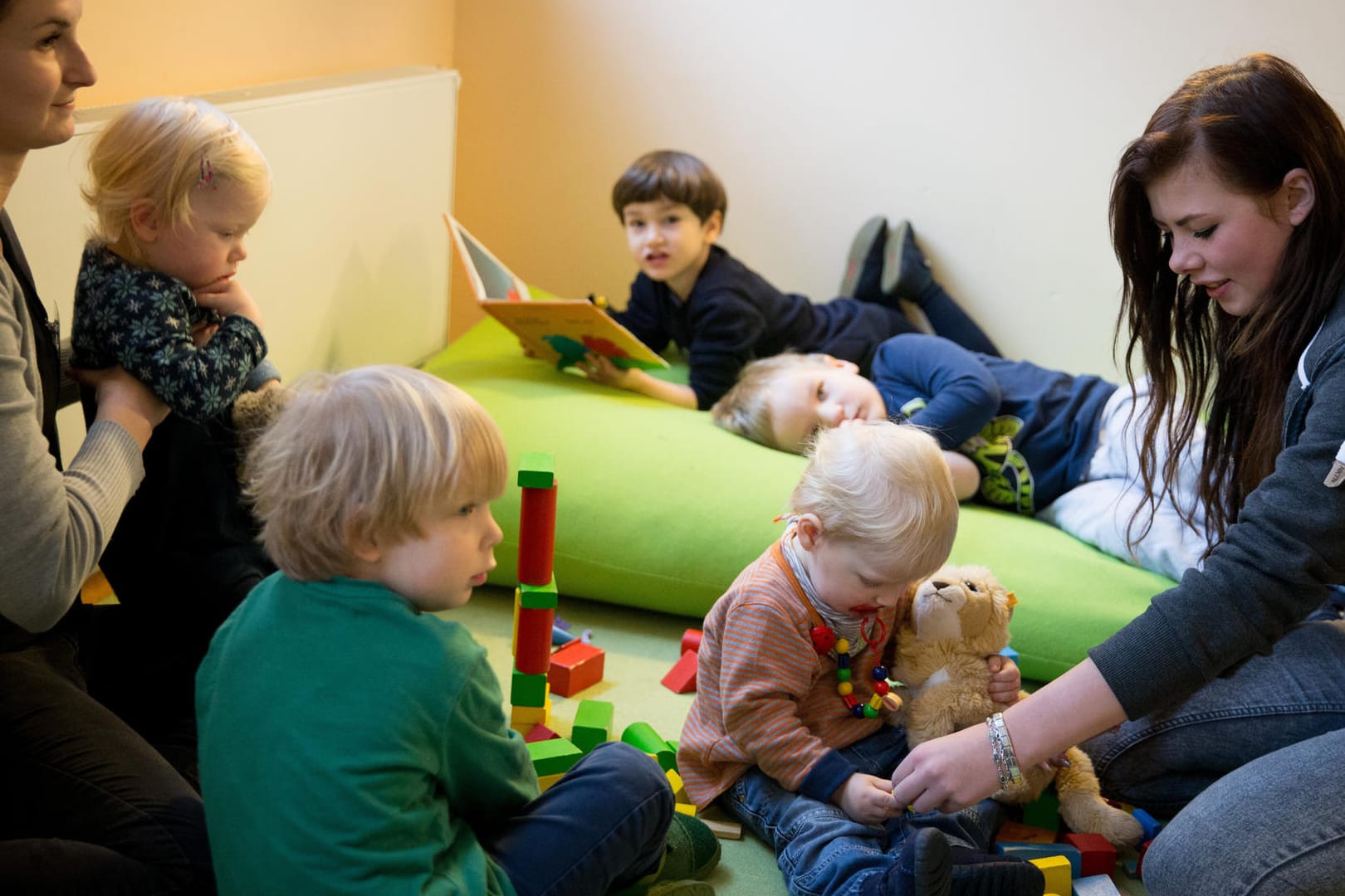 KitaPlus: In dieser Kindertagesstätte in Berlin gibt es das Kita-Plus-Programm für längere Kinderbetreuung.