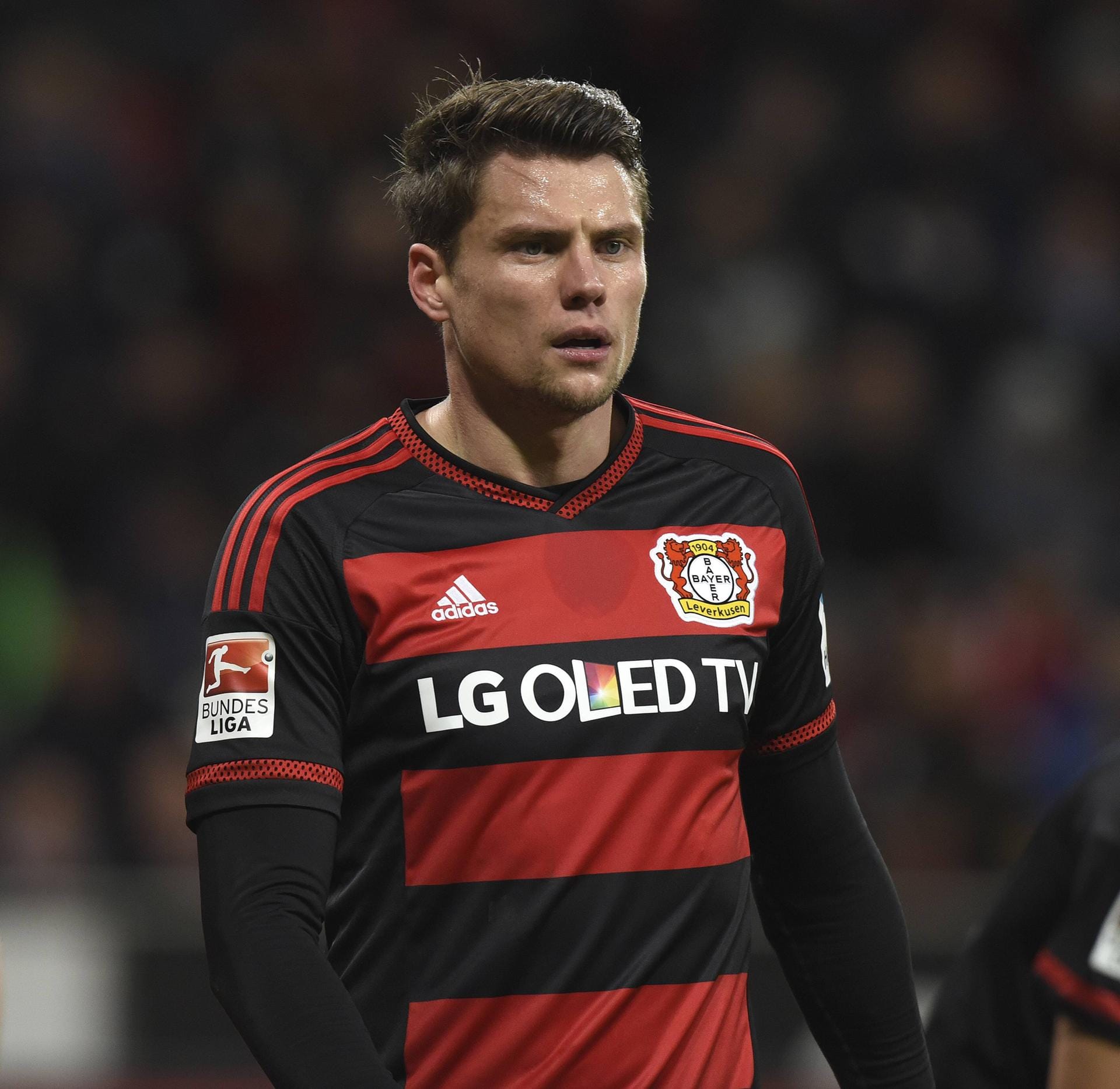 Der 28-jährige Sebastian Boenisch ist seit der Saison 2012/2013 bei Bayer 04 Leverkusen unter Vertrag. Zur Zeit ist er mit einem Muskelfaserriss in der Wade verletzt.