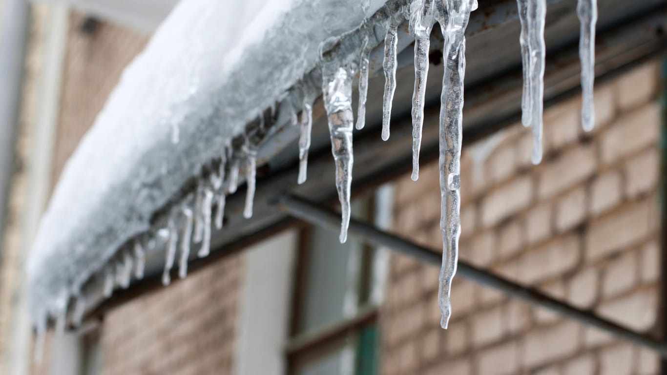 Bei klirrender Kälte sollten Hausbesitzer einige Tipps beachten.