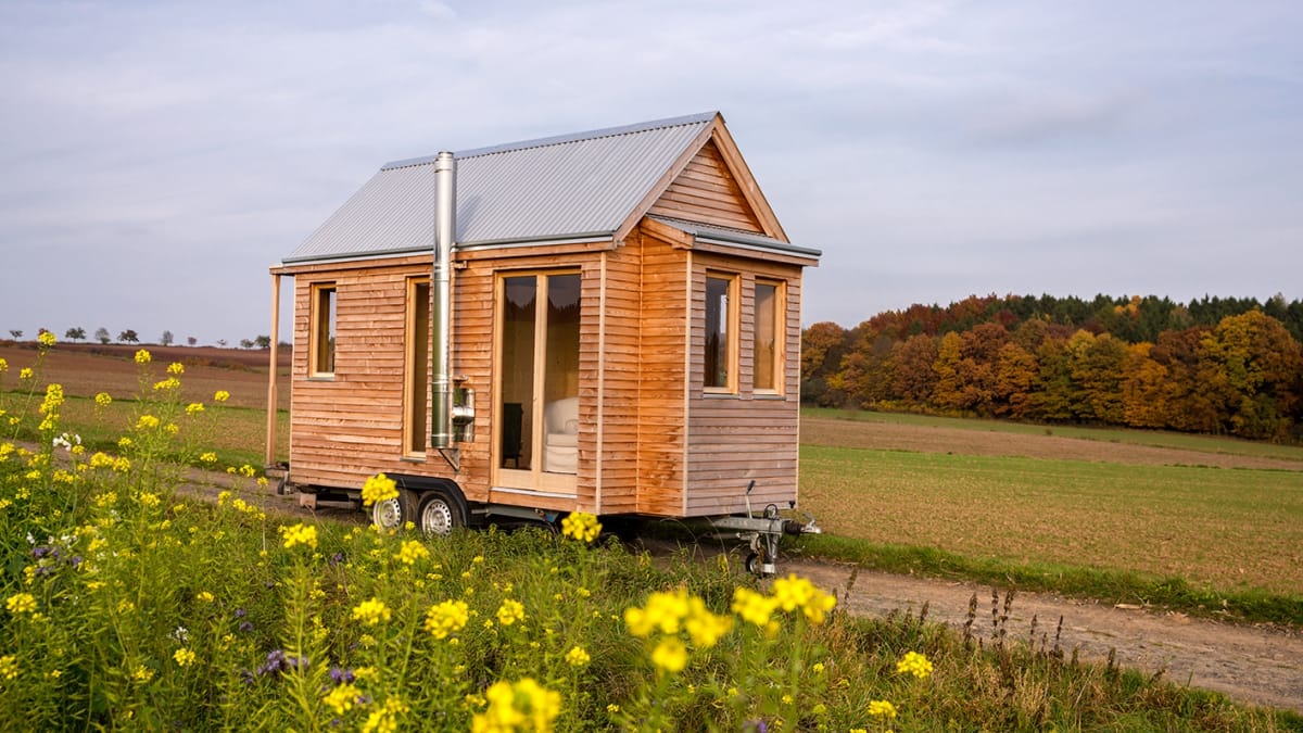 Inspiriert vom amerikanischen "Tiny House"-Pionier Jay Shafer hat Tischlermeister Christian Bock aus dem nordhessischen Bad-Wildungen dieses "Tiny House" gebaut.