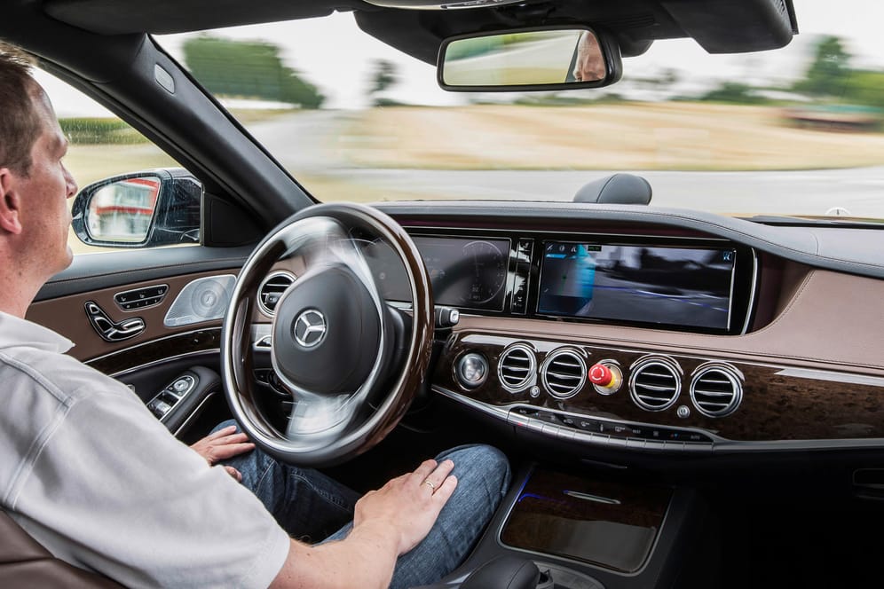 Mercedes Intelligent Drive: Autonomes Fahren produziert noch viele Fehler.