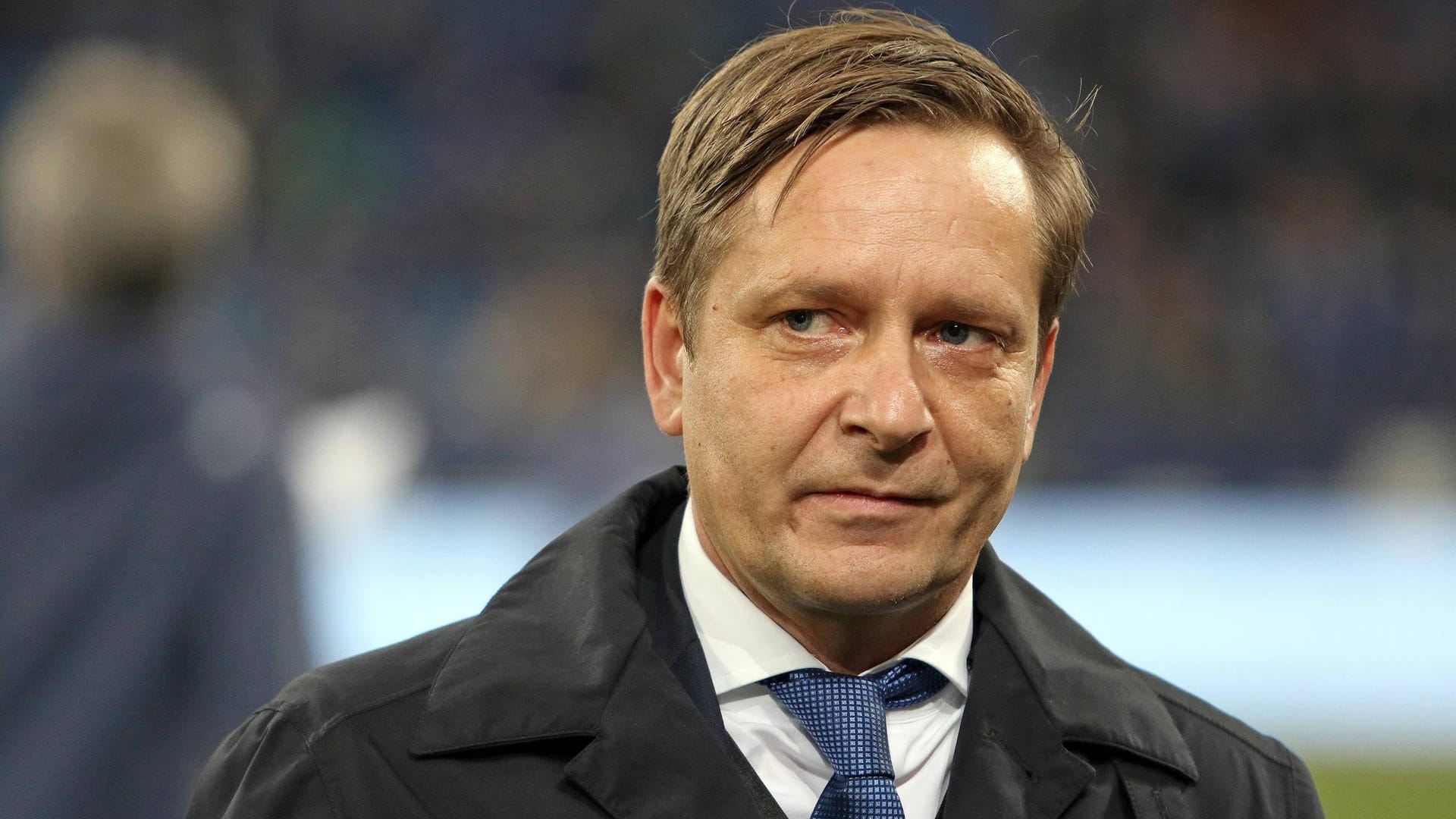 Horst Heldt ist sichtlich verstimmt.
