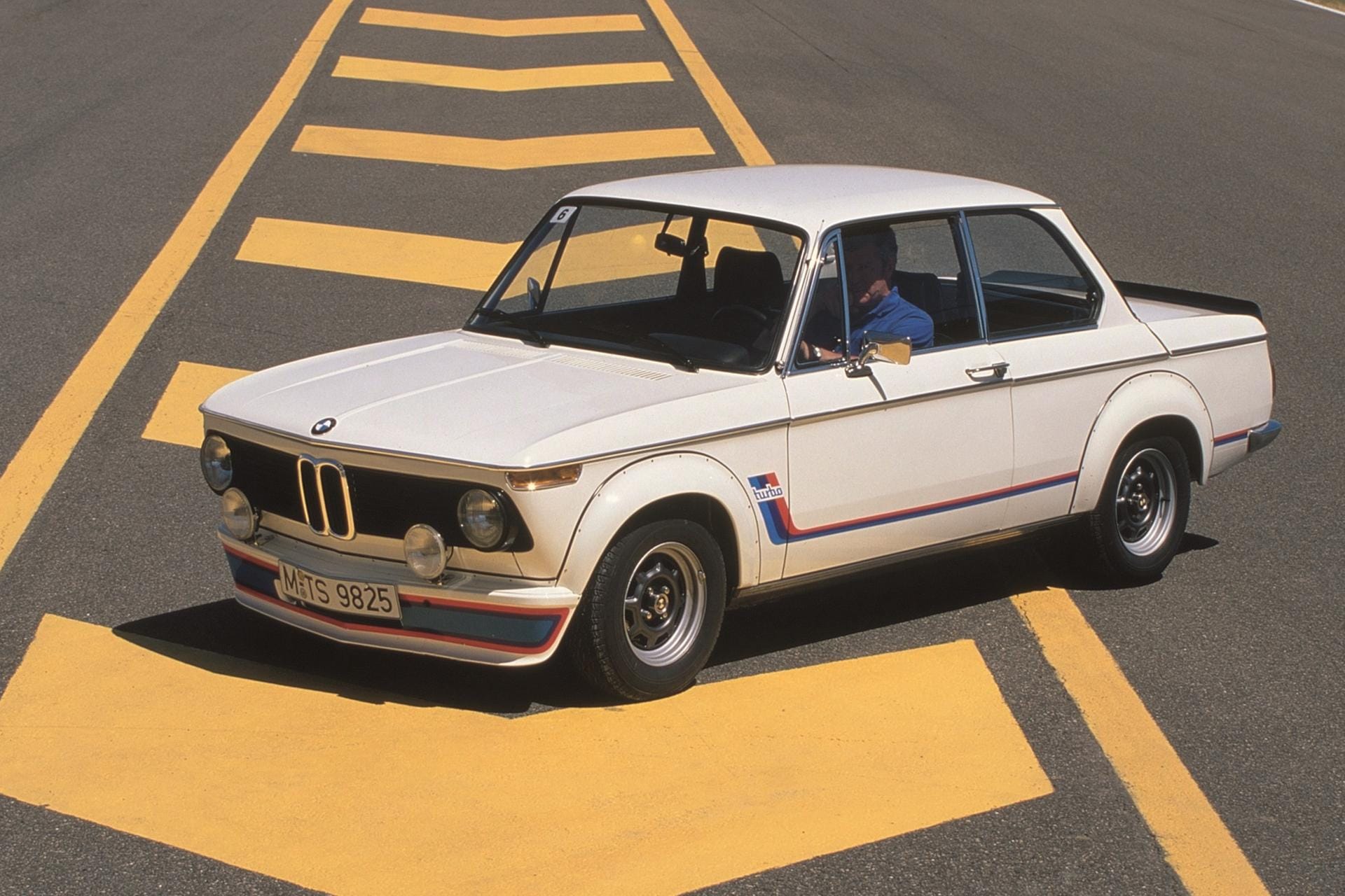 Die Baureihe wurde 1973 vom BMW 2002 turbo gekrönt. Die erste europäische Serienlimousine mit Abgasturbolader kam auf 170 PS. Doch in Zeiten der Ölkrise war dem 20.000 Mark teuren Bolden kein Erfolg beschienen. Nach nur zehn Monaten Bauzeit wurde er eingestellt.