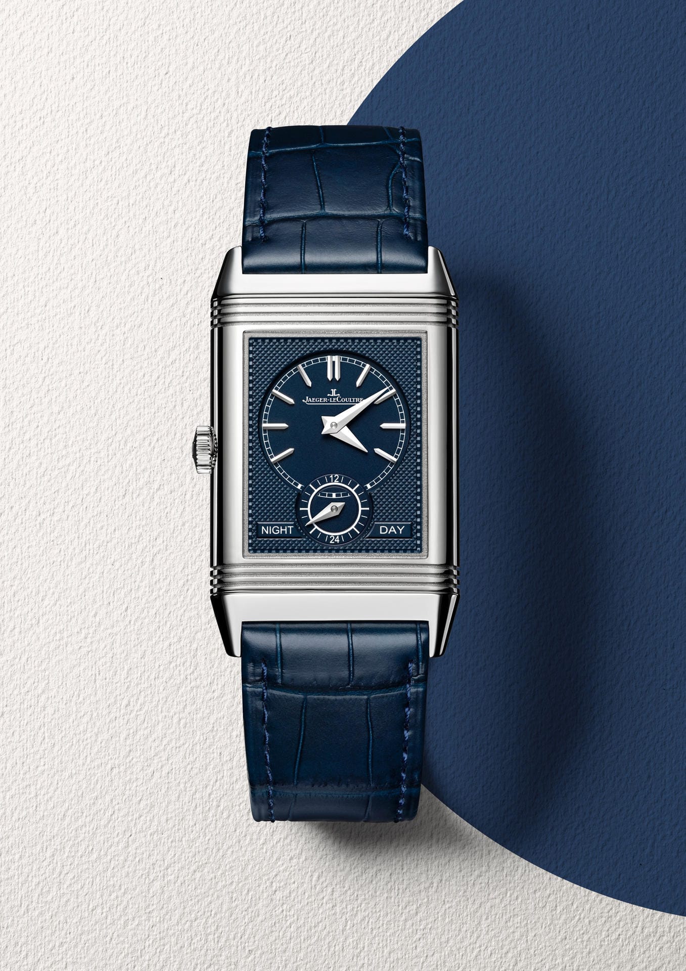 Was wäre Jaeger-LeCoultre ohne den Klassiker Reverso. 85 Jahre gibt die Uhr mit den zwei Gesichern. Zu sehen sind in Genf unter anderem die Reverso Tribute Duoface mit einem blauen Lederarmban. Die Uhr fdrfte über 10.000 Euro kosten.
