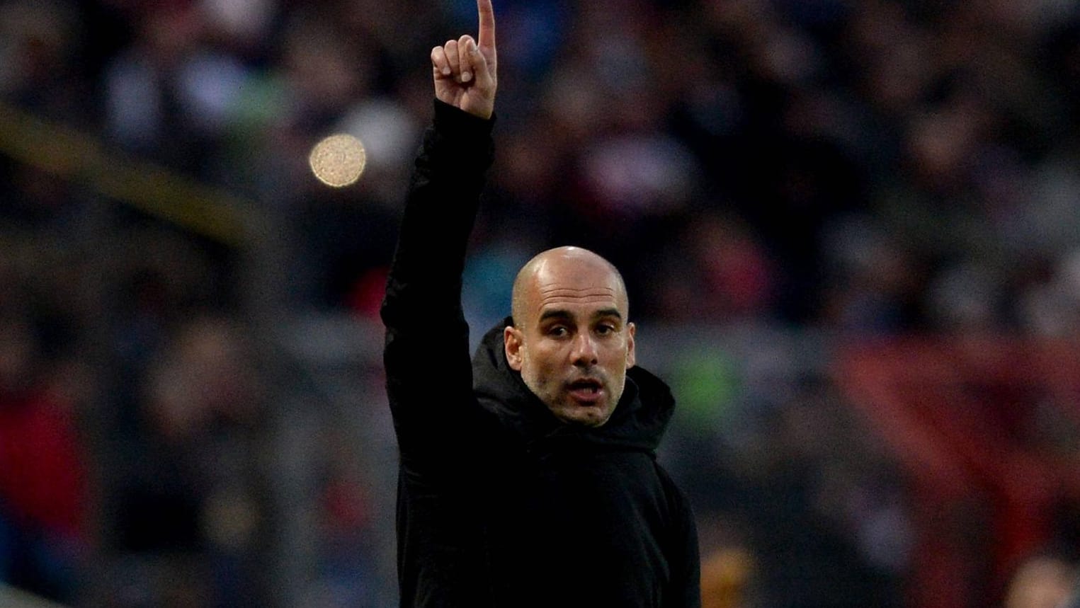 Nach der Pleite in Karlsruhe alle andere als zufrieden: Bayern-Trainer Pep Guardiola. Nach der Pleite in Karlsruhe alle andere als zufrieden: Bayern-Trainer Pep Guardiola.