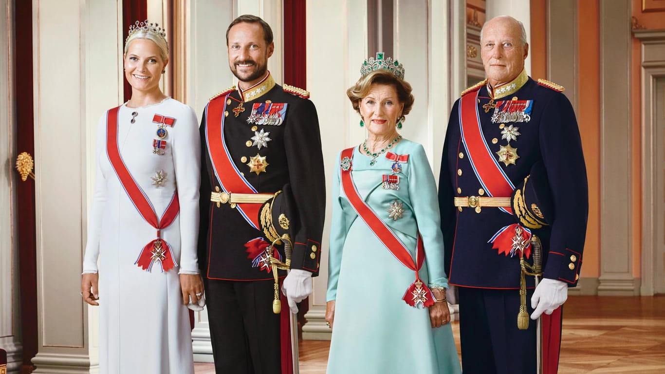 Kronprinzen- und Königspaar: Mette-Marit, Haakon, Sonja und Harald.