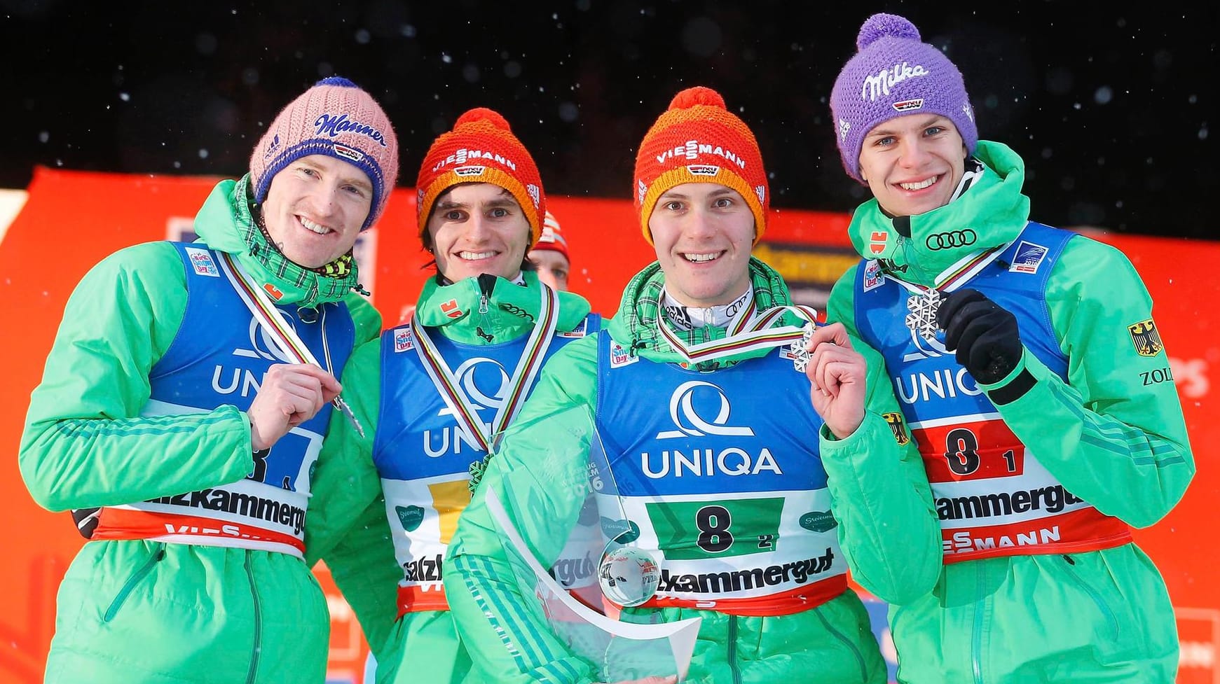 Silber für das deutsche Quartett: Severin Freund, Richard Freitag, Stephan Leyhe und Andreas Wellinger (von links).