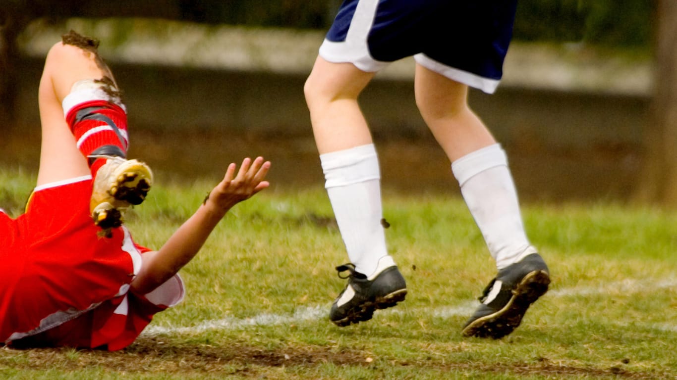 Fair Play ist ein wichtiges Thema im Jugendfußball - nicht nur für die Spieler, sondern auch für Zuschauer und Trainer.