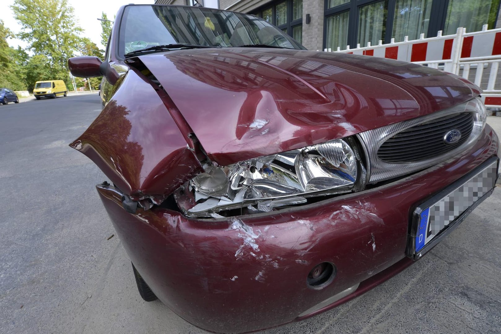 Ein kaputtes Auto lässt man besser nicht auf der Straße stehen.