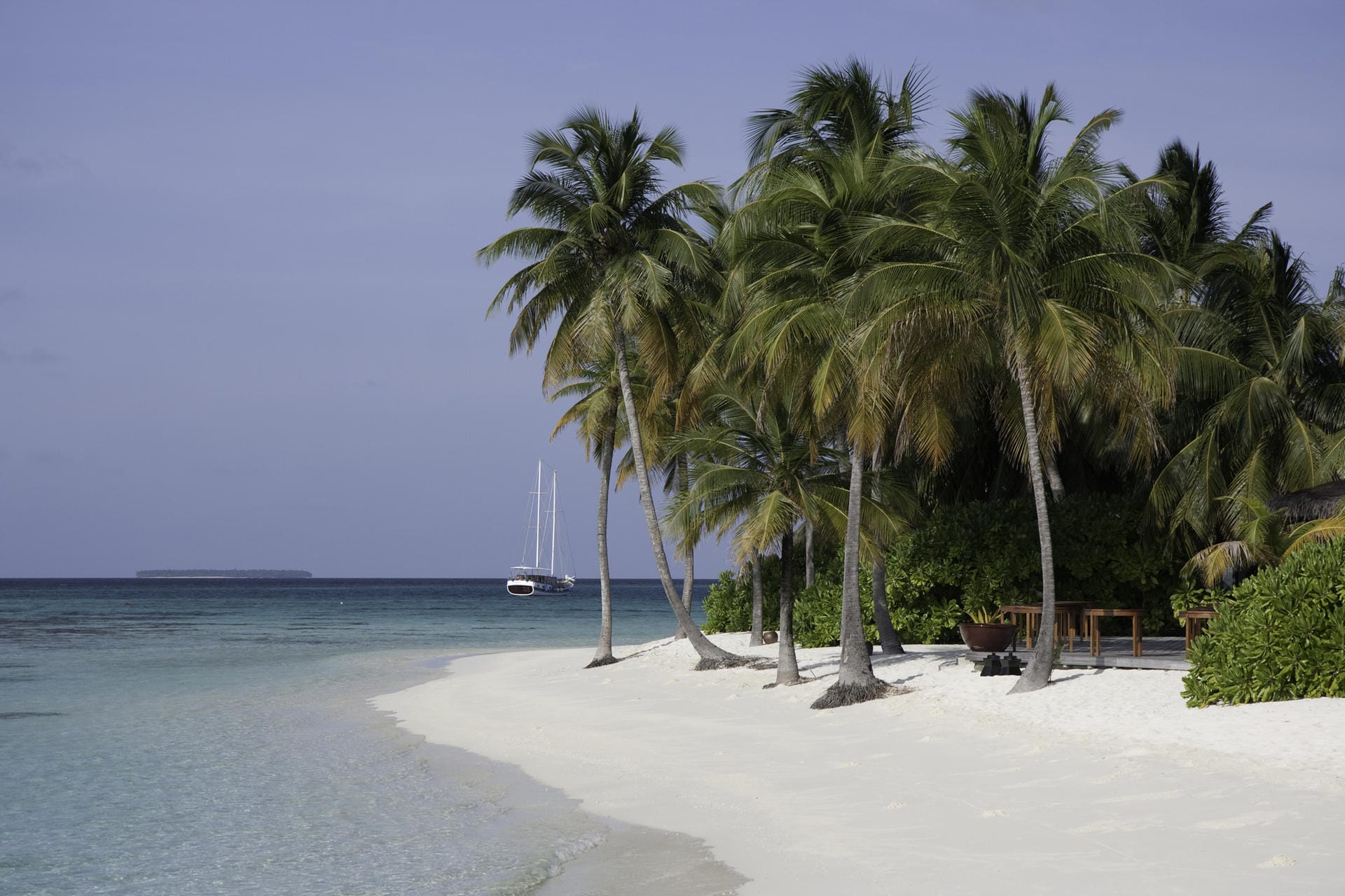 Mirihi Island/Malediven: Klein, kleiner, Mirihi Island. Die Mini Insel ist lediglich 350 mal 50 Meter groß, trumpft aber mit einem unvergleichlich schönen Sandstrand und einem eigenen Schiffswrack für Taucher auf.