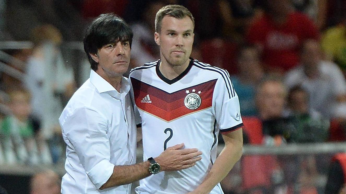 Ein Bild aus besseren Tagen: Bundestrainer Jogi Löw (li.) und Kevin Großkreutz. Ein Bild aus besseren Tagen: Bundestrainer Jogi Löw (li.) und Kevin Großkreutz.