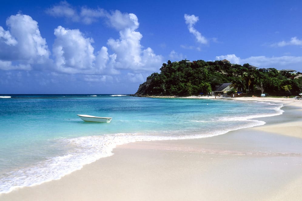 Long Island: Die fünft größte Insel Antiguas ist mit ihren weißen Stränden ein wahres Barfußparadies.