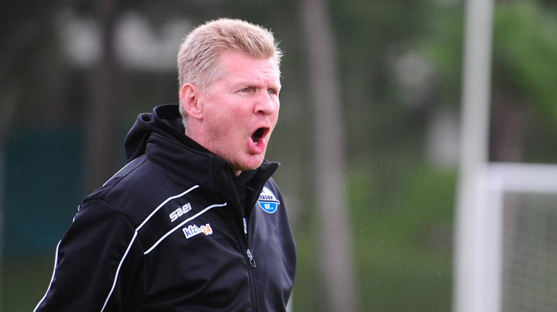 Trainer Stefan Effenberg kämpft mit dem SC Paderborn um den Klassenerhalt. Trainer Stefan Effenberg kämpft mit dem SC Paderborn um den Klassenerhalt.