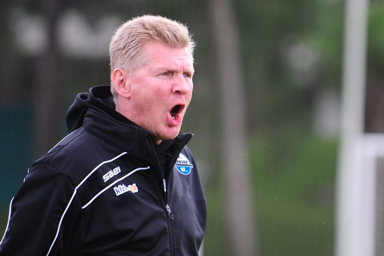Trainer Stefan Effenberg kämpft mit dem SC Paderborn um den Klassenerhalt.