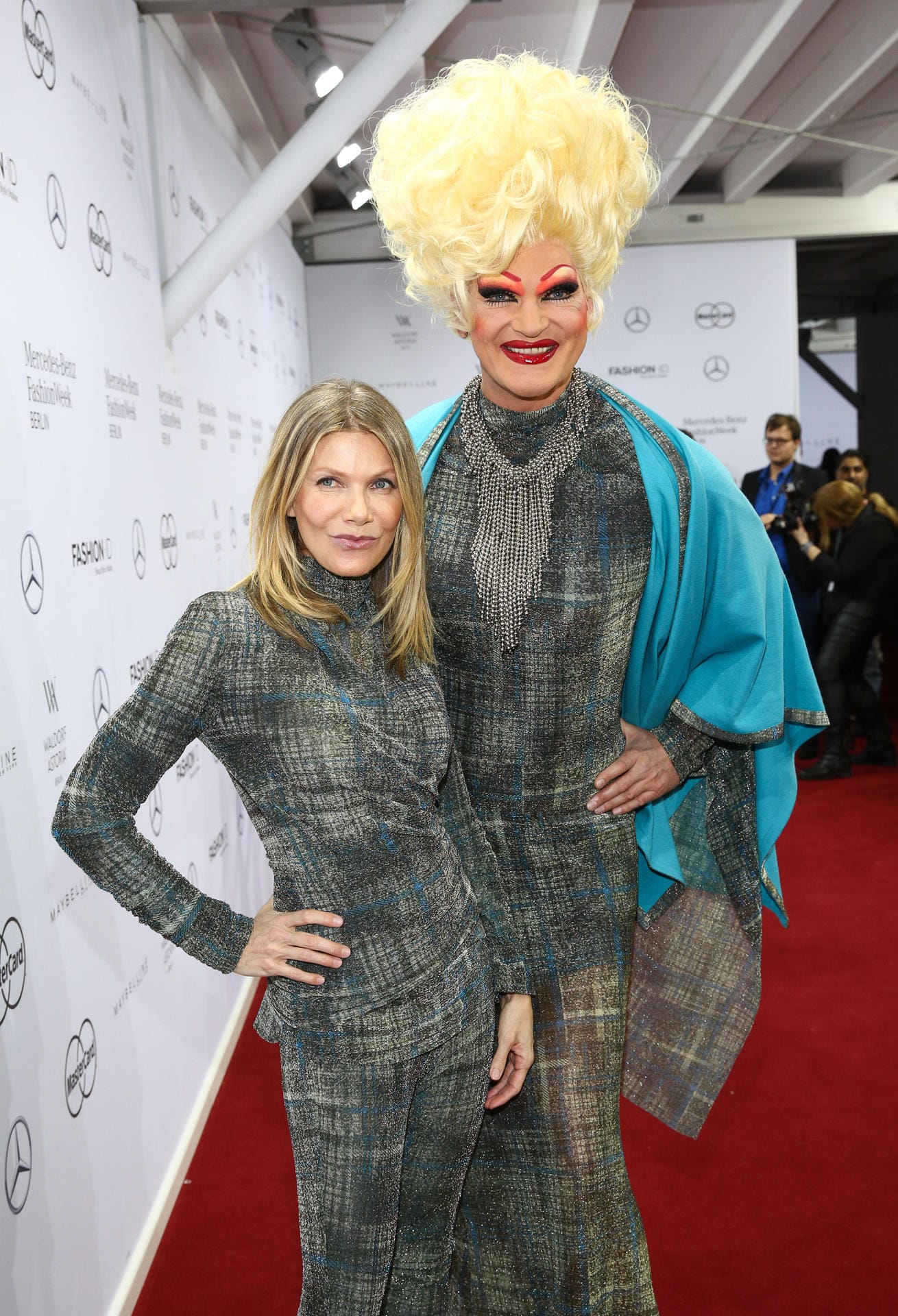 Travestie-Star Olivia Jones (46) und Schauspielerin Ursula Karven (51) kamen im Partner-Look.