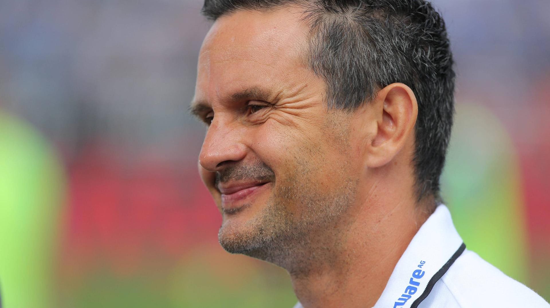 Darmstadts Trainer Dirk Schuster liegt trotz der schlechten Statistiken mit seinem Team nach der Hinrunden auf einem achtbaren 13. Tabellenplatz. Darmstadts Trainer Dirk Schuster liegt trotz der schlechten Statistiken mit seinem Team nach der Hinrunden auf einem achtbaren 13. Tabellenplatz.