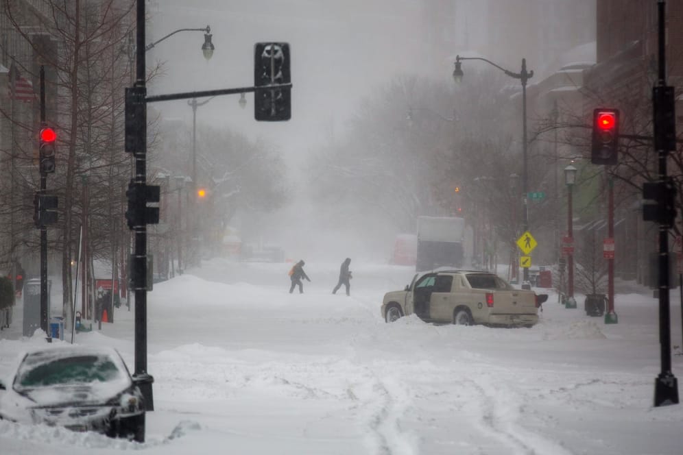 Nichts geht mehr in Washington: Der Blizzard 'Jonas' bringt wohl mehr als 60 Zentimeter Schnee.