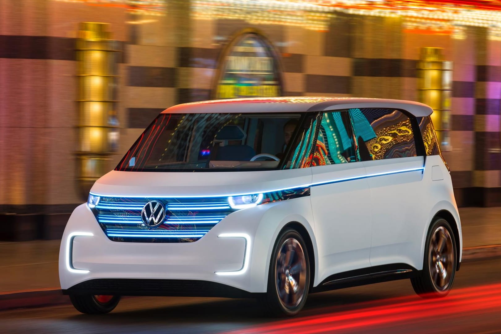 VW Budd-e: Schmuckes Showcar ohne Chance auf eine Serienfertigung.