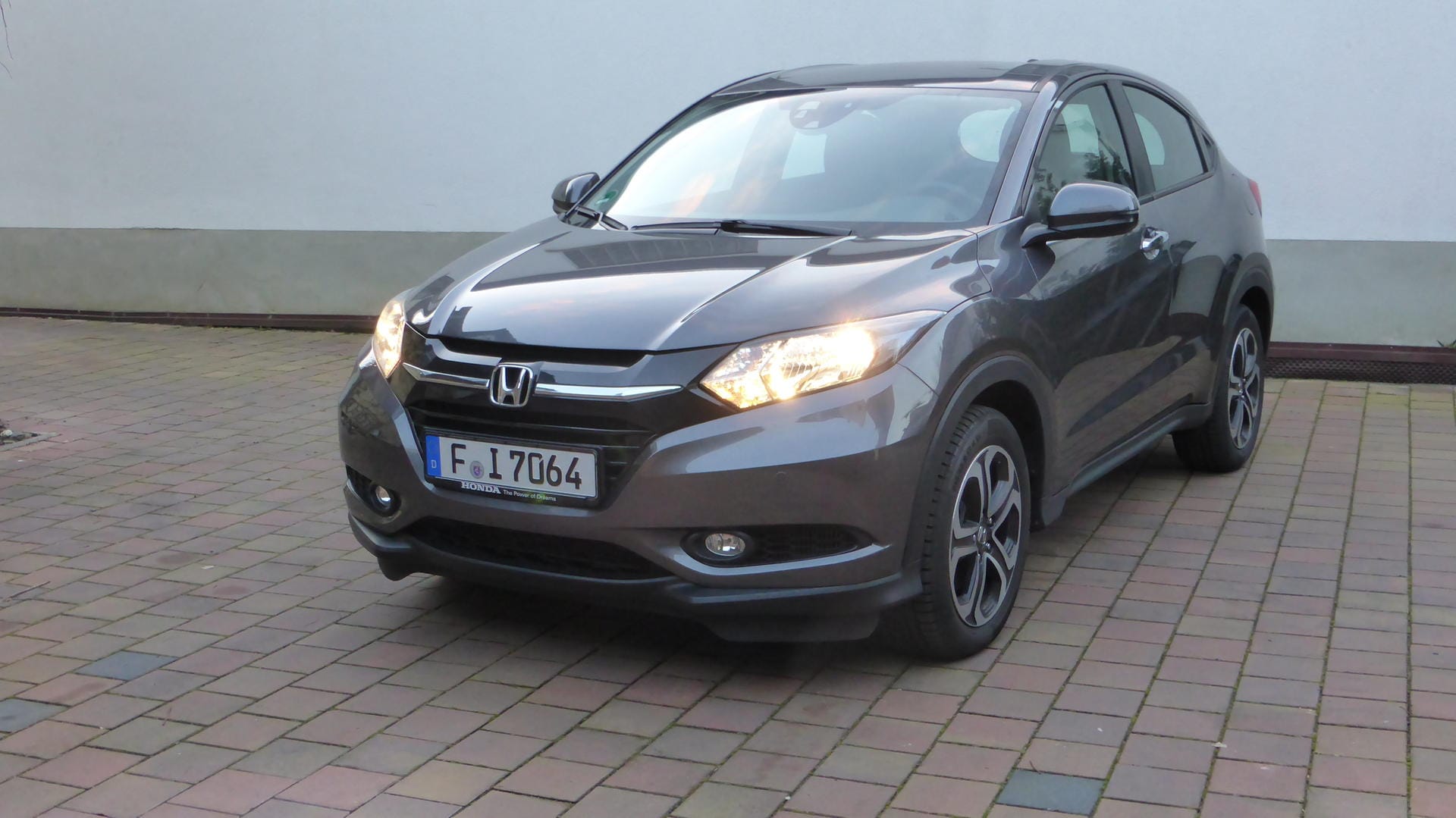 Der Einstiegspreis für den Honda HR-V liegt bei knapp 20.000 Euro. Dafür gibt es dann die 130-PS-Benziner-Motorisierung.