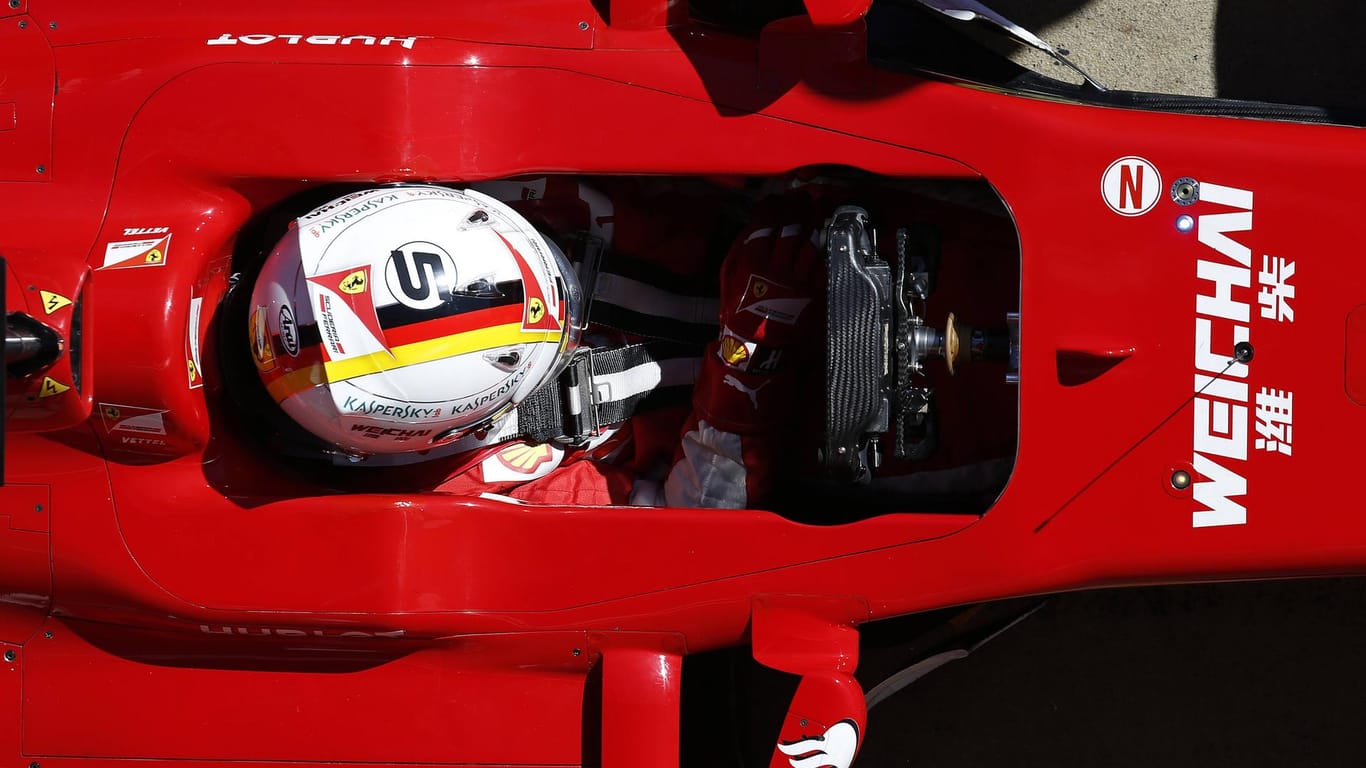 Das offene Cockpit in der Formel 1 - hier Sebastian Vettel im Ferrari - ist ab 2017 wohl Geschichte.