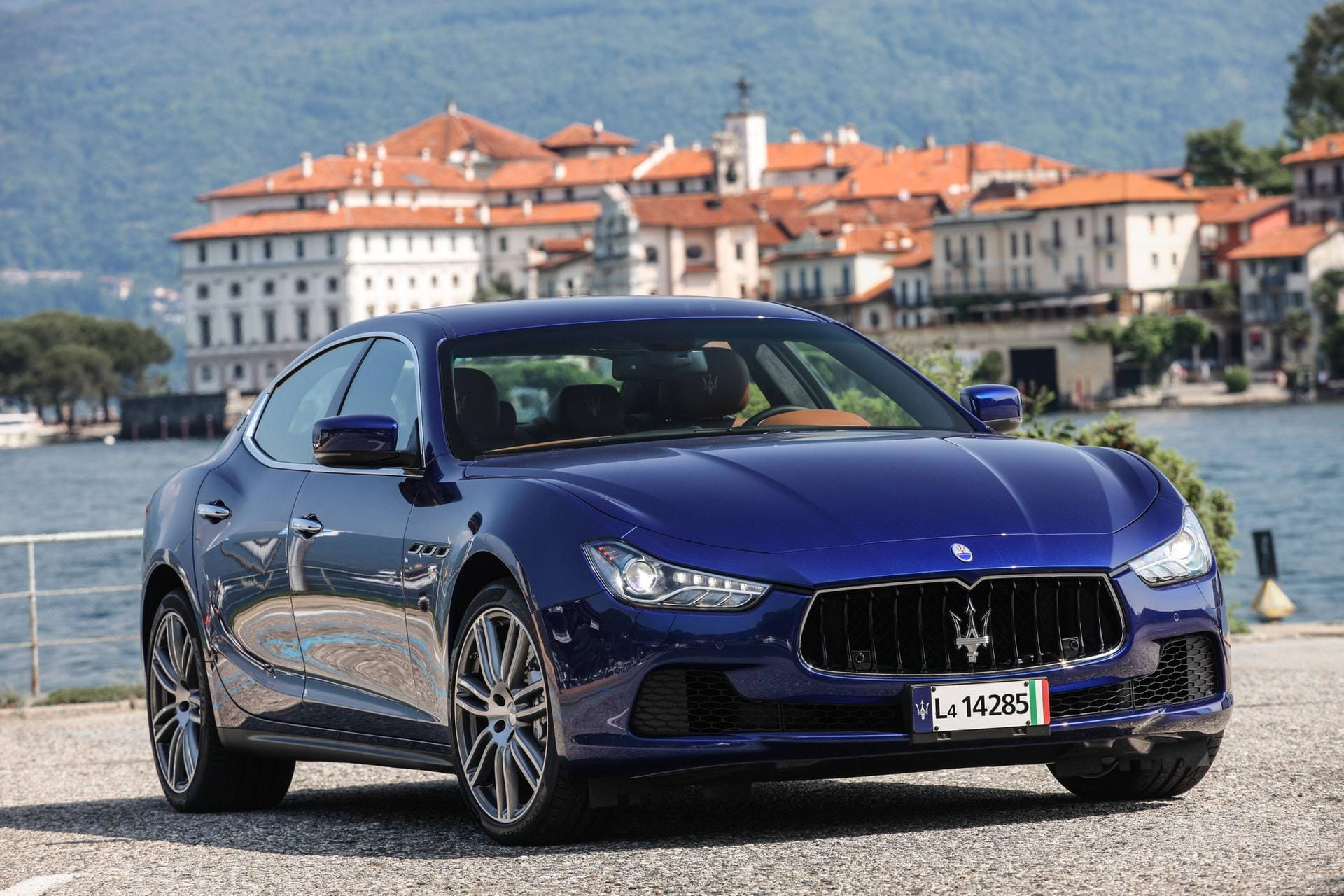 Derzeit der Liebling wohlhabender Großstädter: Der Maserati Ghibli kostet um 75.000 Euro und vermittelt eine Menge James-Bond-ähnliche Coolness.
