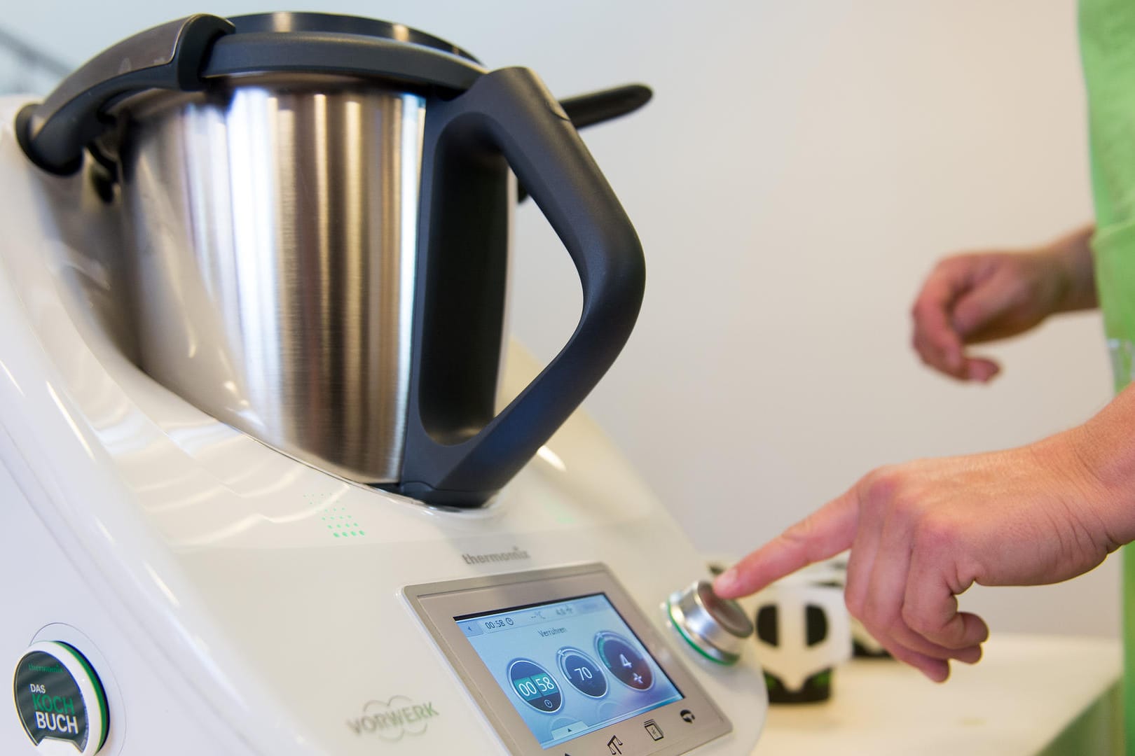 Der "Thermomix" schnitt im Test nicht einmal "gut" ab. Drei Küchenmaschinen waren besser.