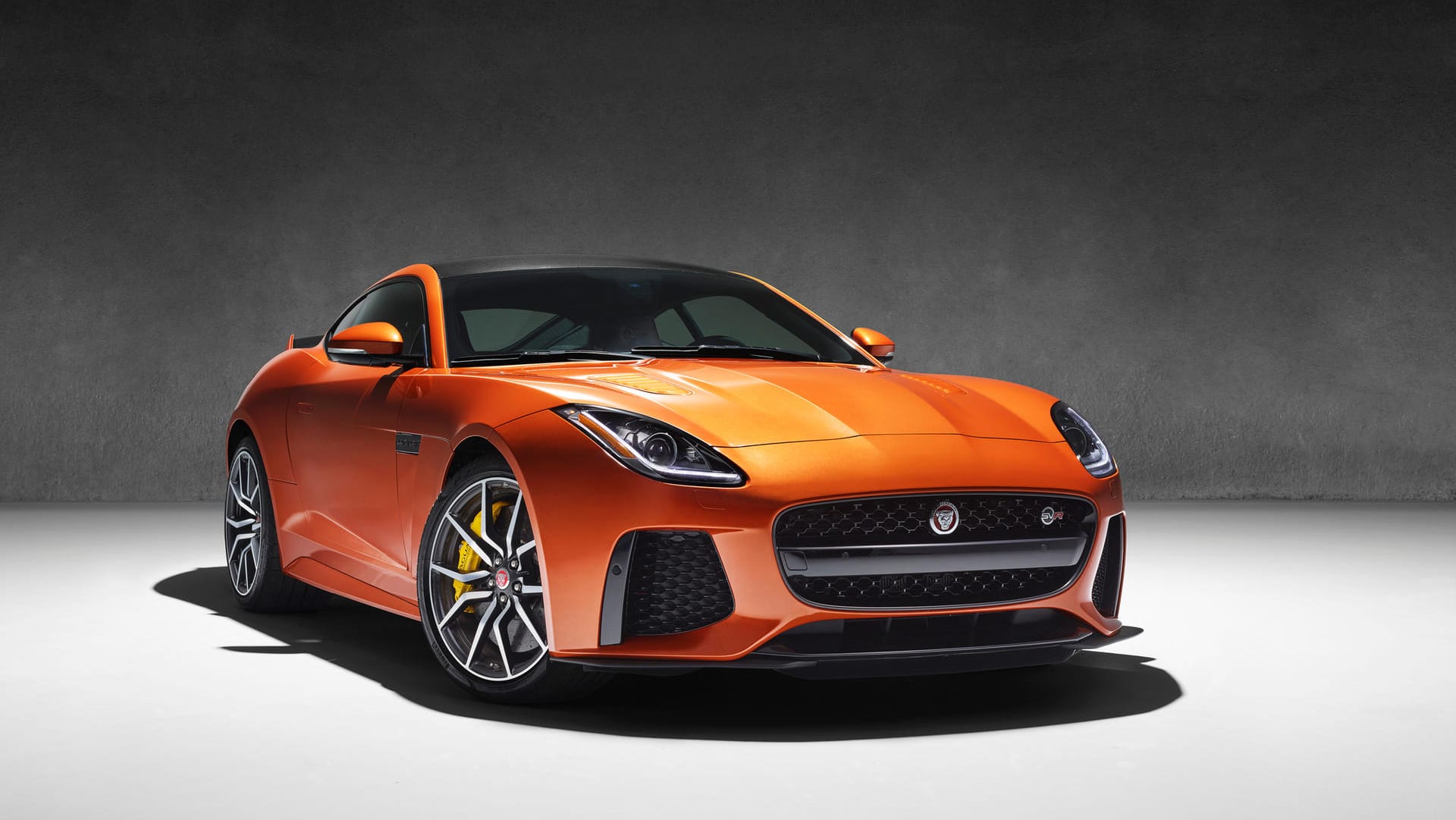 575 PS stark und weit über 300 km/h schnell: Der Jaguar F-Type SVR.