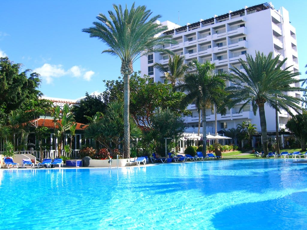 Der "Robinson Club Jandia Playa" befindet sich in Jandia auf Fuerteventura. Das Hotel ist vor allem für Sportliche ideal - von Surfen über Tennis bis Volleyball wird alles angeboten.