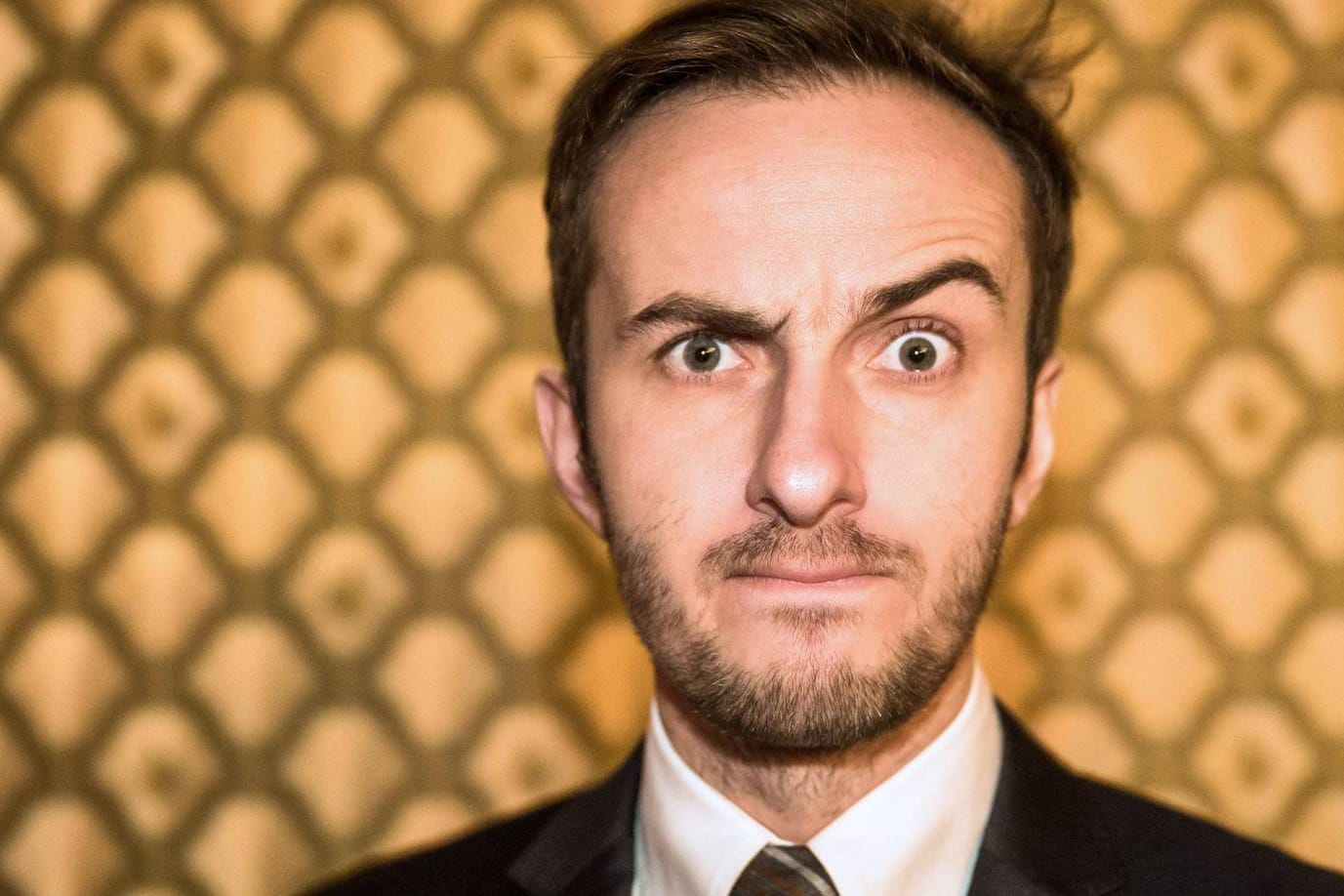 Jan Böhmermann hat den Flüchtlings-Post von Extremsportler Felix Baumgartner scharf kritisiert.
