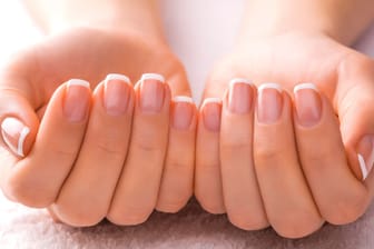 Mit diesen Tipps sorgen Sie für ein gesundes Nagelwachstum.