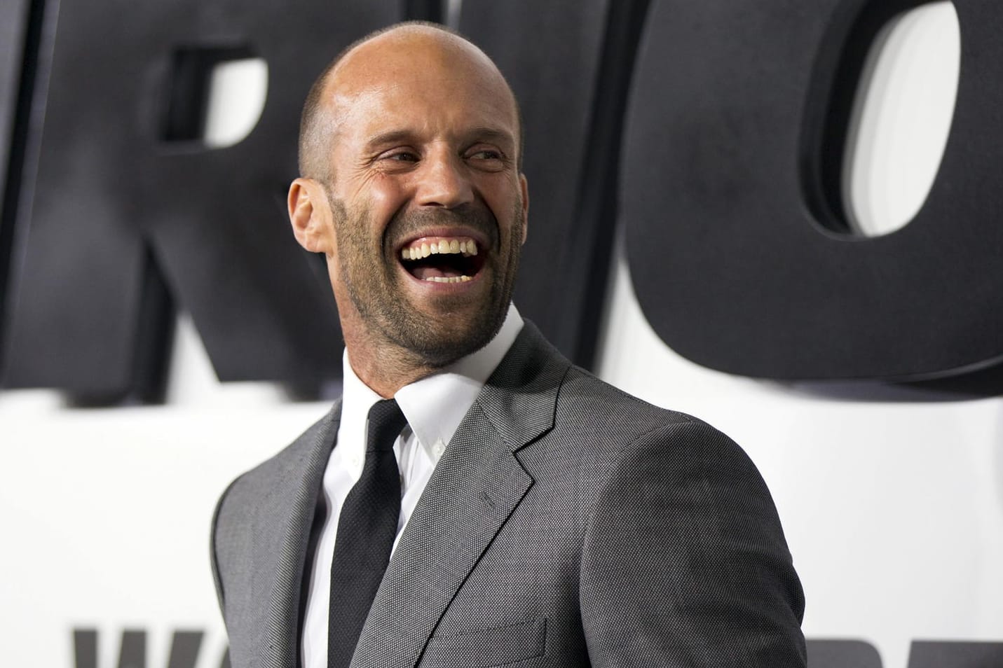 Jason Statham hat gut lachen: Ihm steht die Glatze nämlich hervorragend.