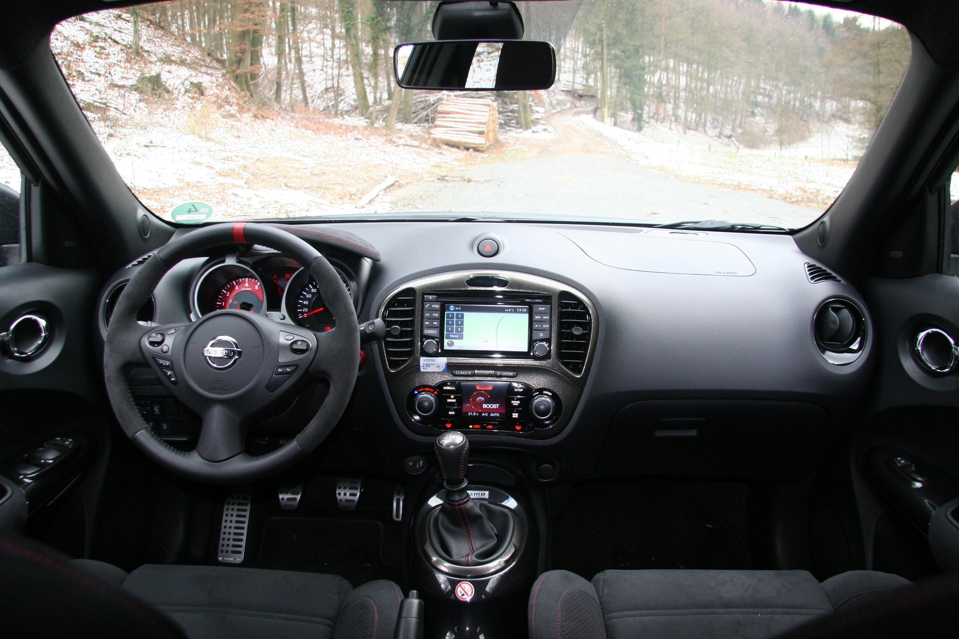 Schaltzentrale: Das Cockpit im Juke Nismo RS.
