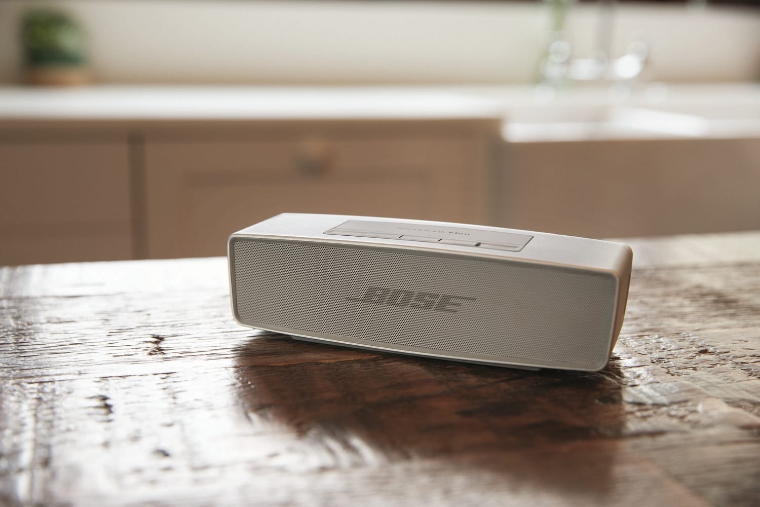 Der Bose Soundlink Mini II für rund 170 Euro gehört für Tester Philipp Isenmann "mit seinen kräftigen Bässen und der intuitiven Bedienung zweifellos zu den besten Lautsprechern in seiner Preisklasse."
