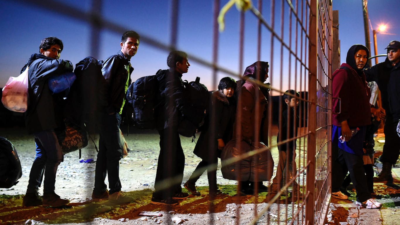 Die EU-Kommission ist unzufrieden mit den Maßnahmen Griechenlands gegen den Flüchtlingsstrom.