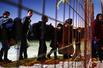 Die EU-Kommission ist unzufrieden mit den Maßnahmen Griechenlands gegen den Flüchtlingsstrom.