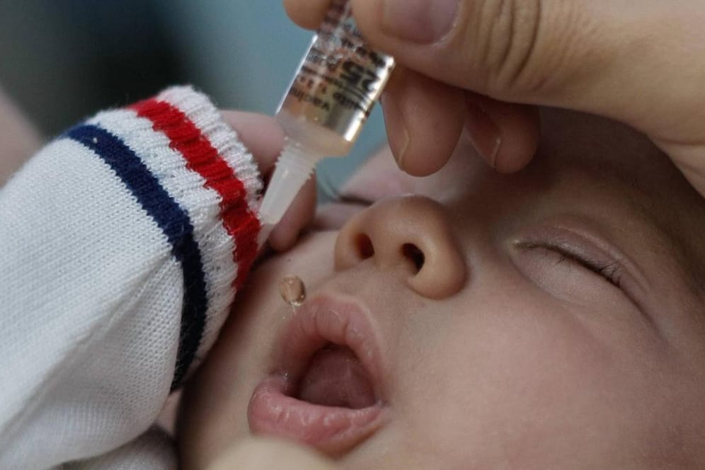 Bei der Impfung gegen Rotaviren handelt es sich um eine Schluckimpfung.