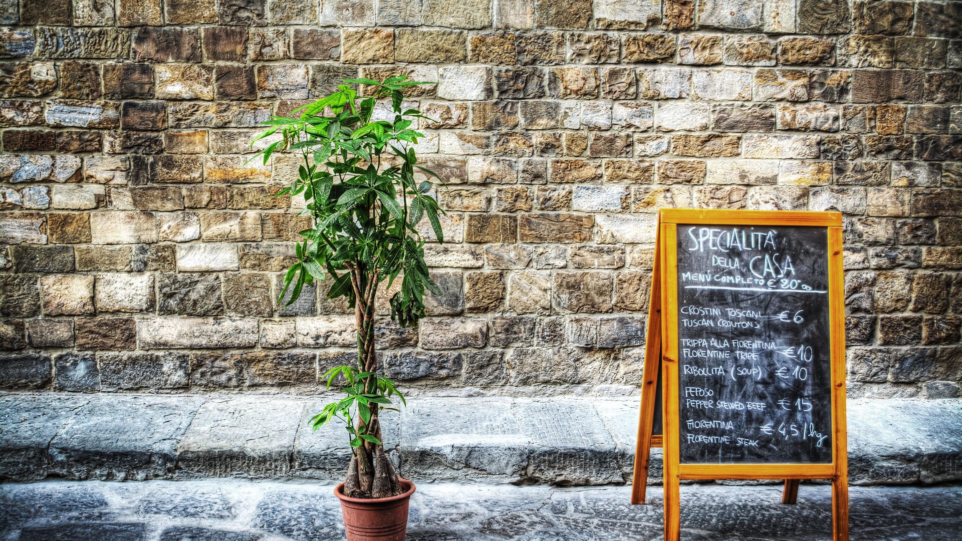 Guter Hinweis auf gute Küche: Die Empfehlungen des Tages eines Restaurants in Florenz. Doch Vorsicht: Bei manchen Restaurants in Deutschland sind die Empfehlungen identisch mit den Standardgerichten auf der Karte.