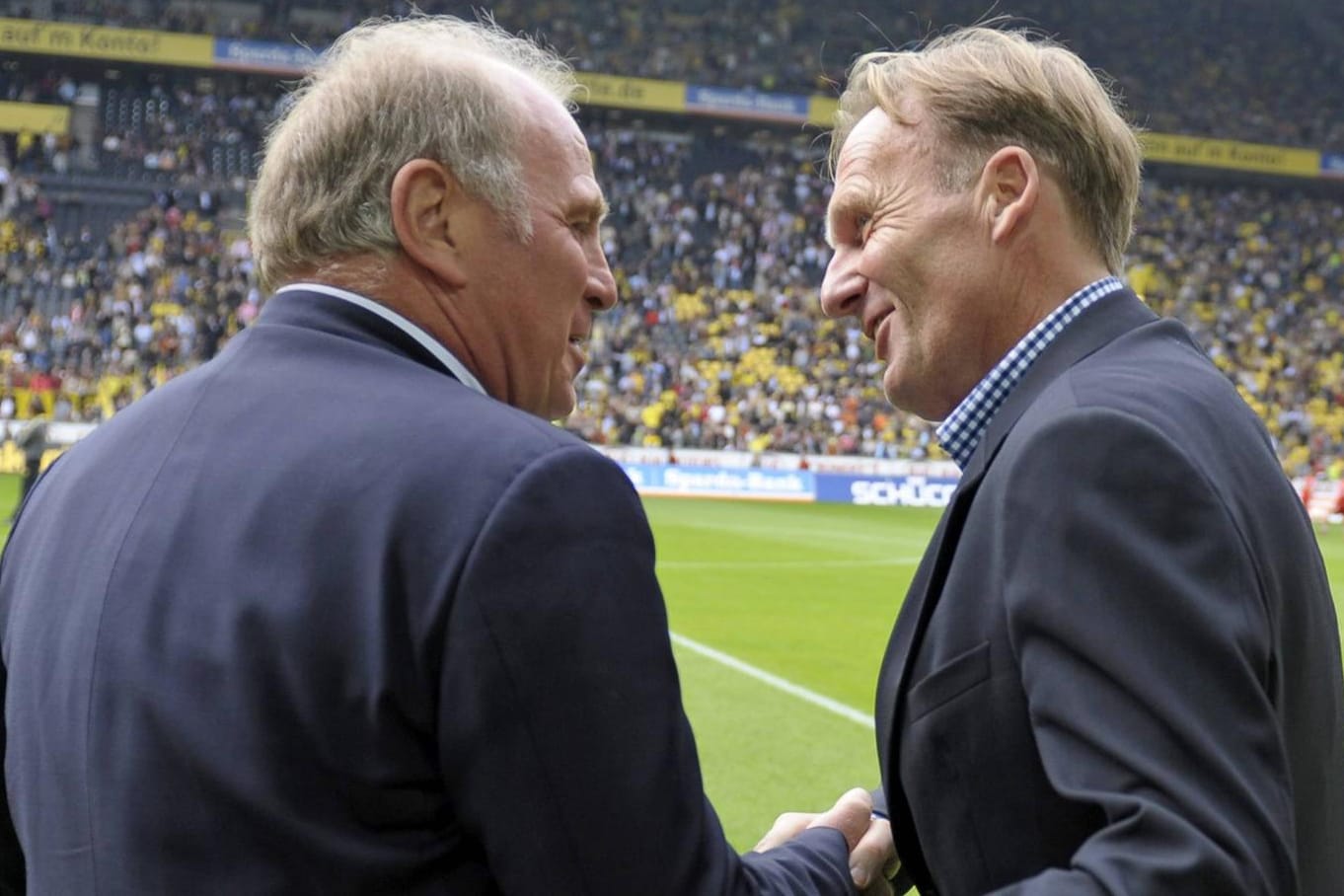 Ein Bild aus früheren Tagen: Uli Hoeneß (li.) und Hans-Joachim Watzke im Signal-Iduna-Park zu Dortmund.
