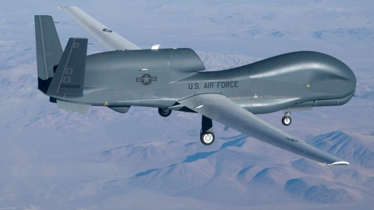 Die US-Riesen-Drohne "Global Hawk" ist 14,5 Meter lang.