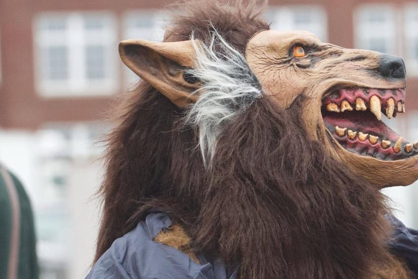 Heutzutage ist der Werwolf ein beliebtes Kostüm für Halloween und Fasching.