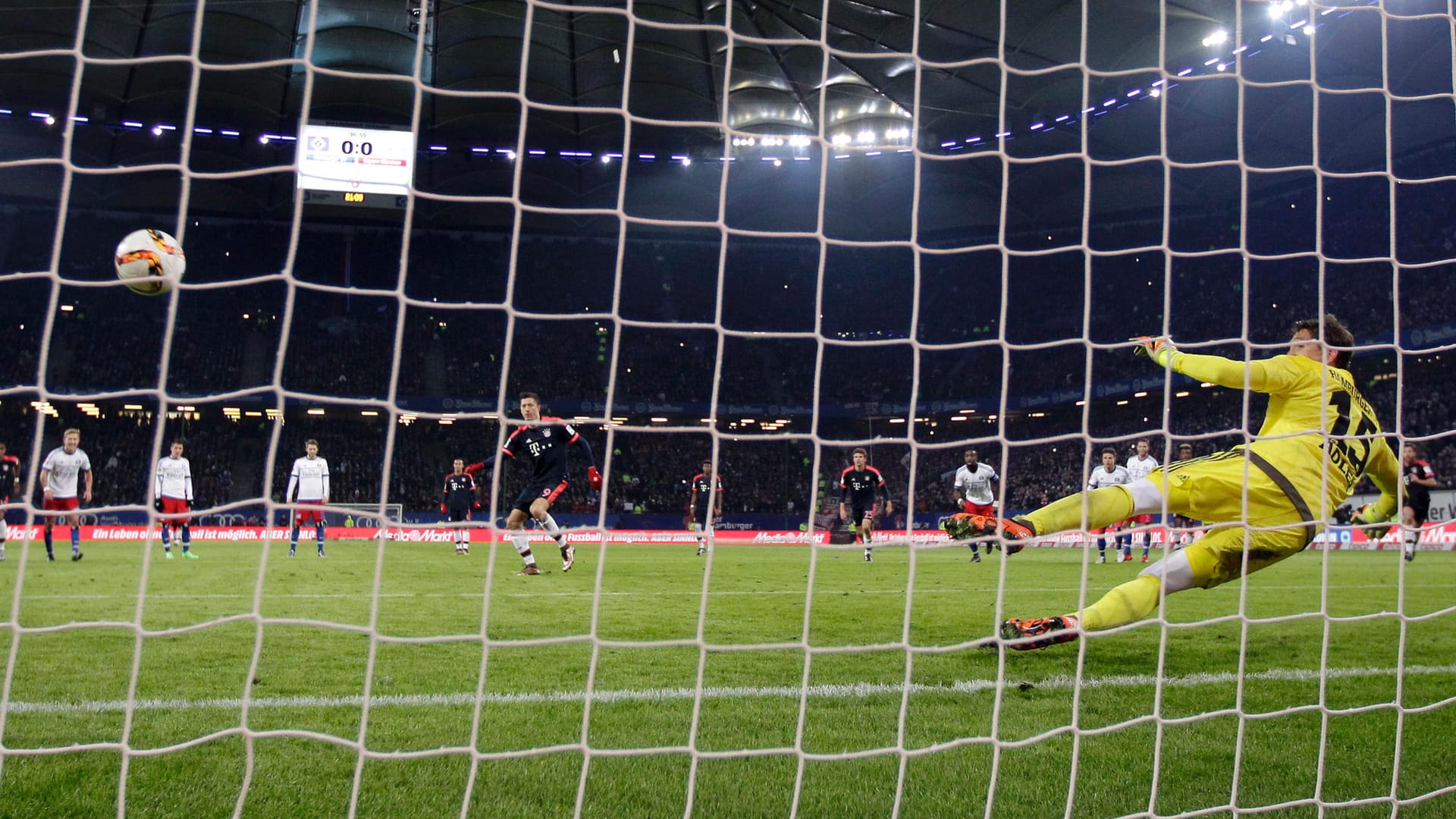 In der Fußball-Bundesliga rollt an diesem Wochenende wieder der Ball.