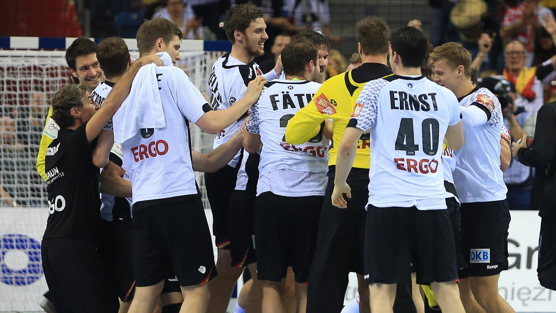 Das DHB-Team feiert nach dem Krimi gegen Norwegen den Einzug ins EM-Finale.