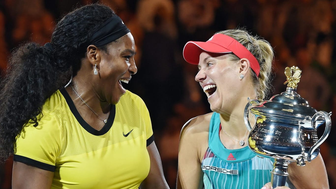 Serena Williams (li.) freut sich mit Angelique Kerber.