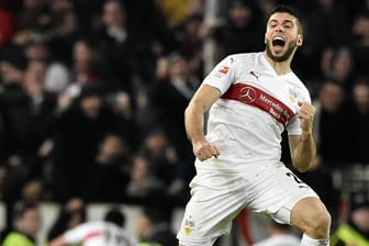 Emiliano Insua und der VfB Stuttgart bejubeln ausgelassen den Sieg über den HSV.