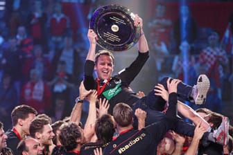 "Eine Herde Bisons" - das DHB-Team feiert Erfolgs-Trainer Dagur Sigurdsson.