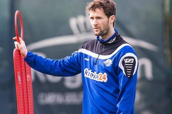 Der beim SC Paderborn suspendierte Nick Proschwitz wehrt sich in der "Penis-Affäre".
