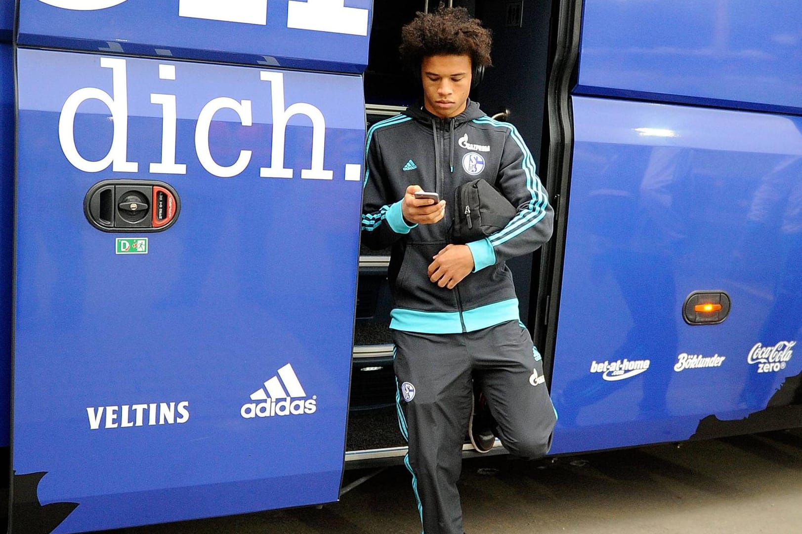 In der Anfahrt zu Manchester City und Pep Guardiola? Schalke-Stürmer Leroy Sané.