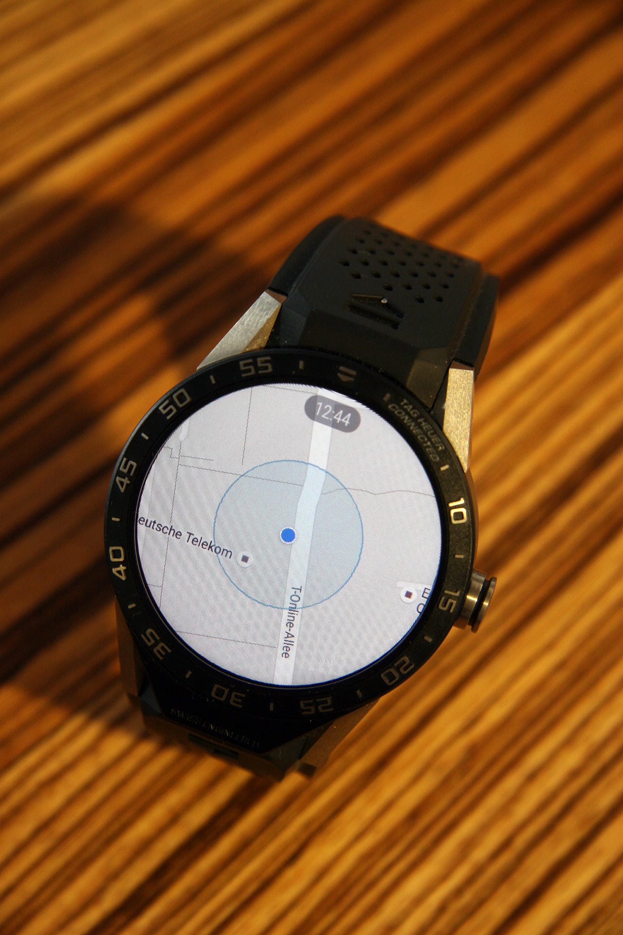 Für die Uhr mit dem Betriebssystem Android Wear gibt es zahlreiche Apps. Hier wird in der App Google Maps der Standort angezeigt.