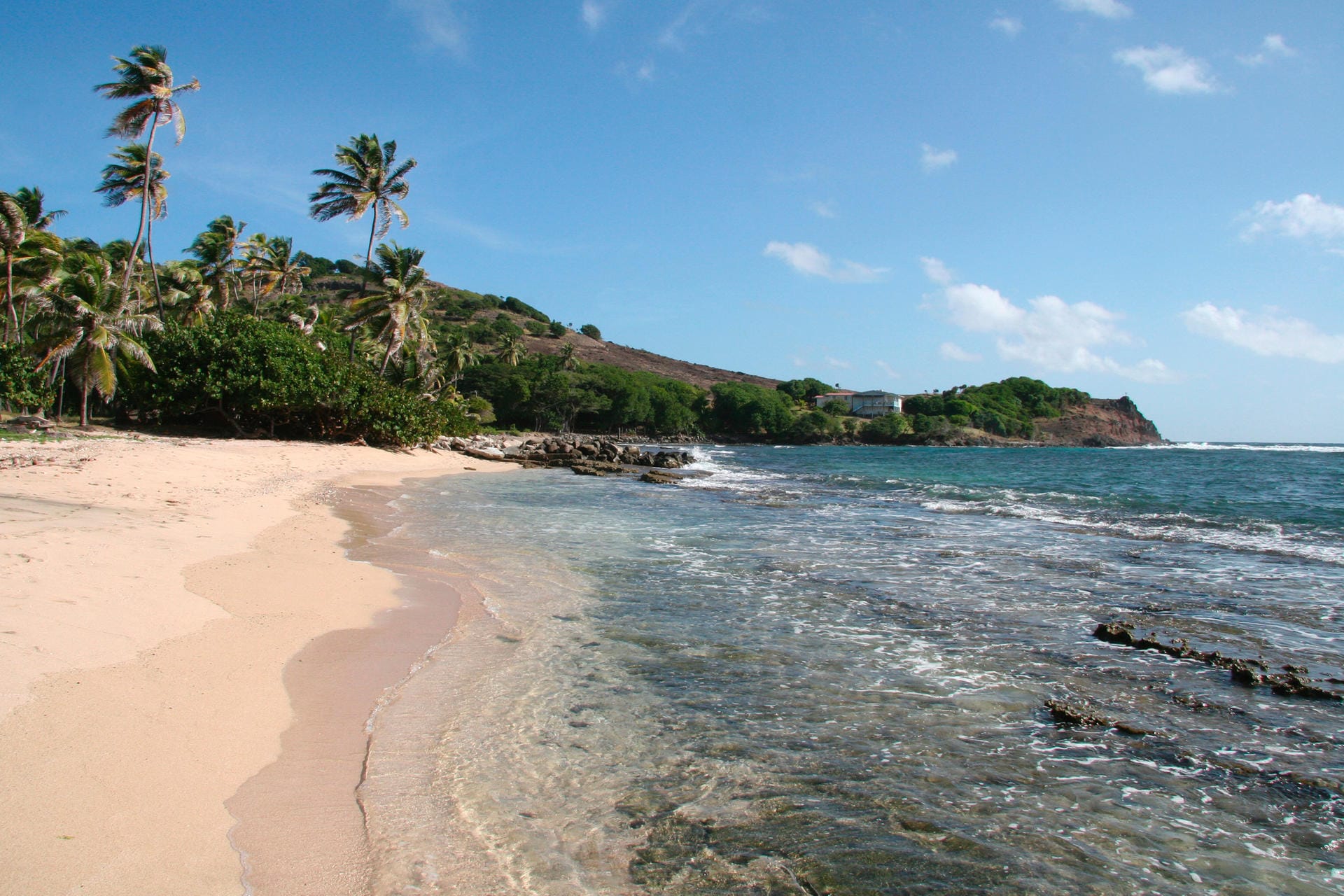 Bequia kann wie die meisten Karibikinseln mit traumhaften Stränden aufwarten.
